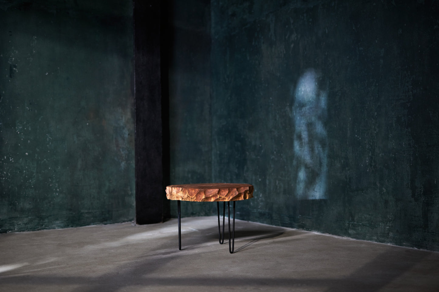 Ąžuolinis staliukas „Kraštas“