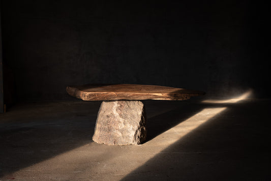 Wabi-Sabi kavos staliukas „MONOLITH“