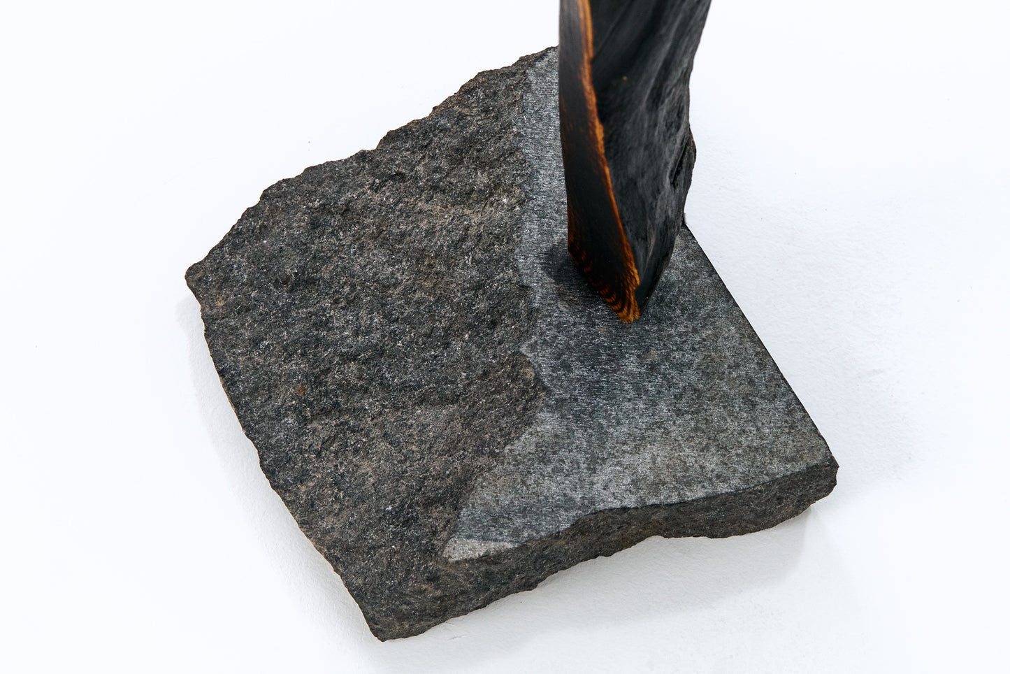 Skulptūra „Liepsnos kraštas“