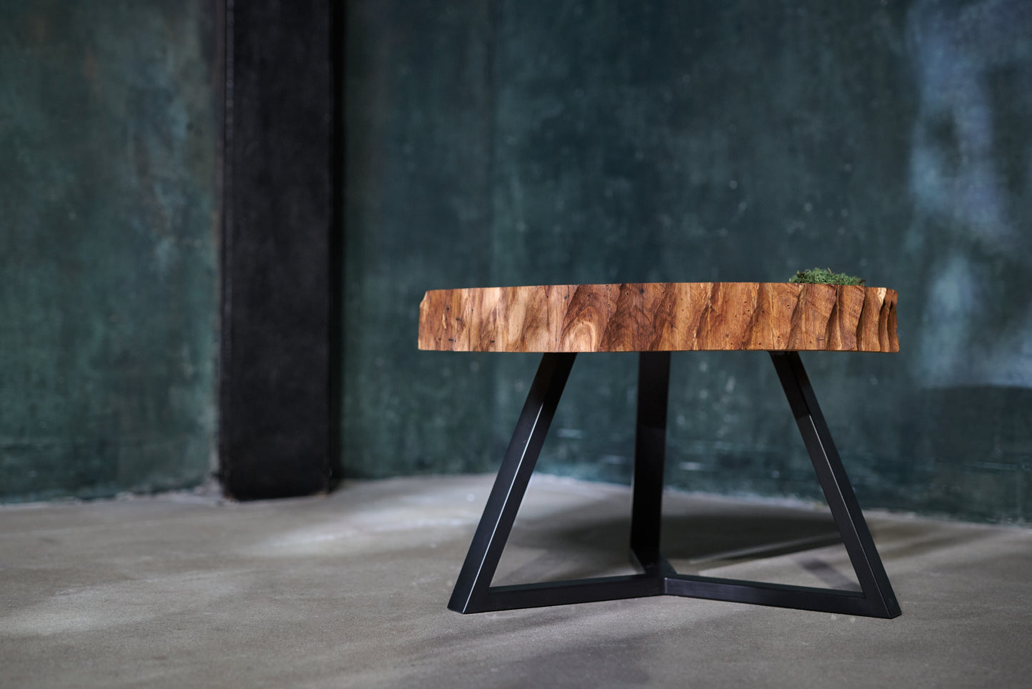 Ąžuolinis staliukas „Samanos“