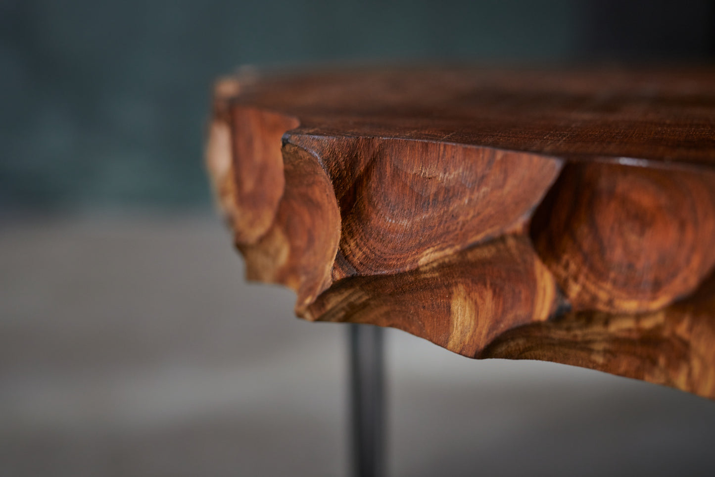 Ąžuolinis staliukas „Kraštas“