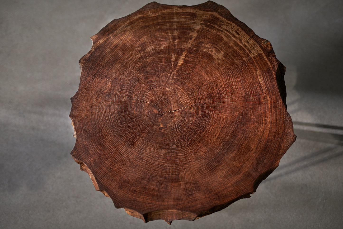 Ąžuolinis staliukas „Kraštas“