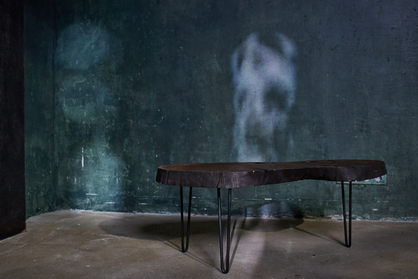 Ąžuolinis staliukas „Forma“