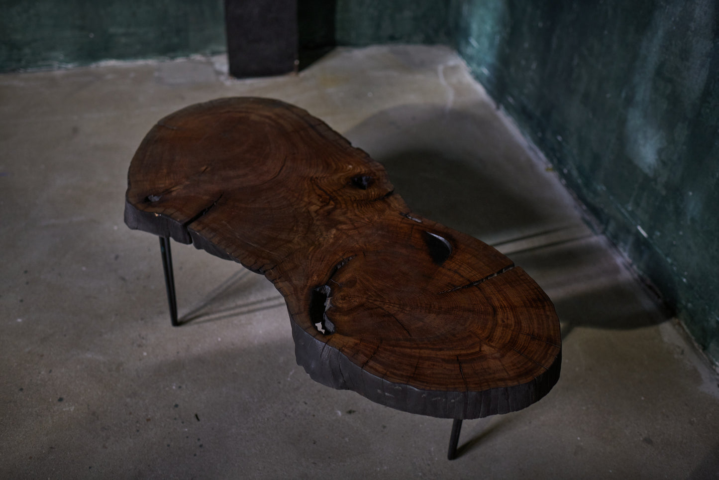 Ąžuolinis staliukas „Forma“