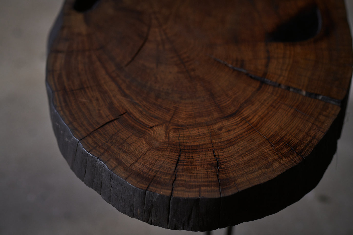 Ąžuolinis staliukas „Forma“