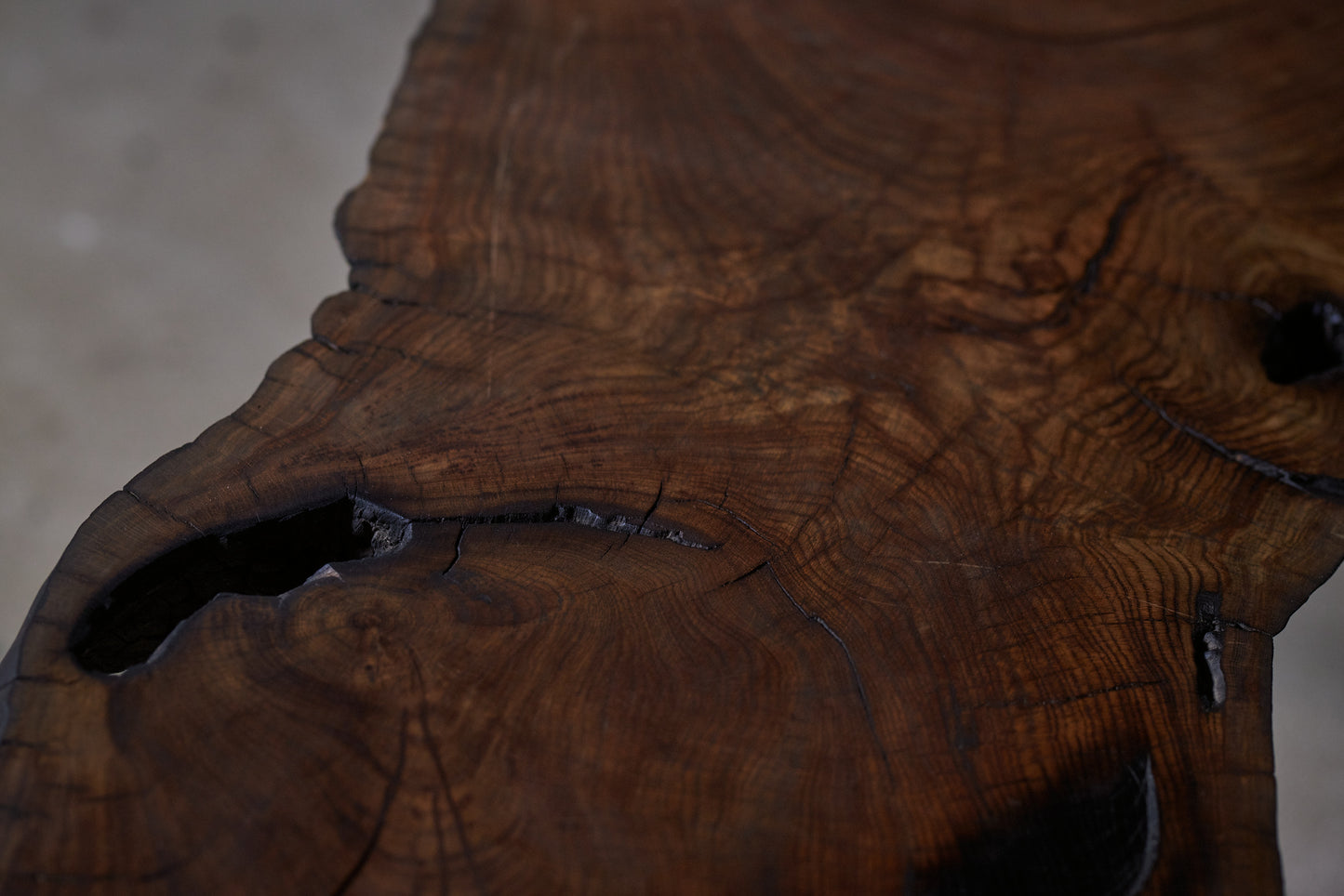 Ąžuolinis staliukas „Forma“