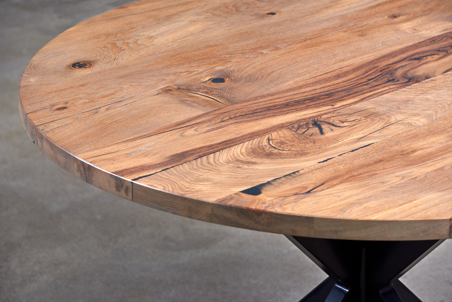 Apvalus ąžuolinis valgomojo stalas "Round Harmony"