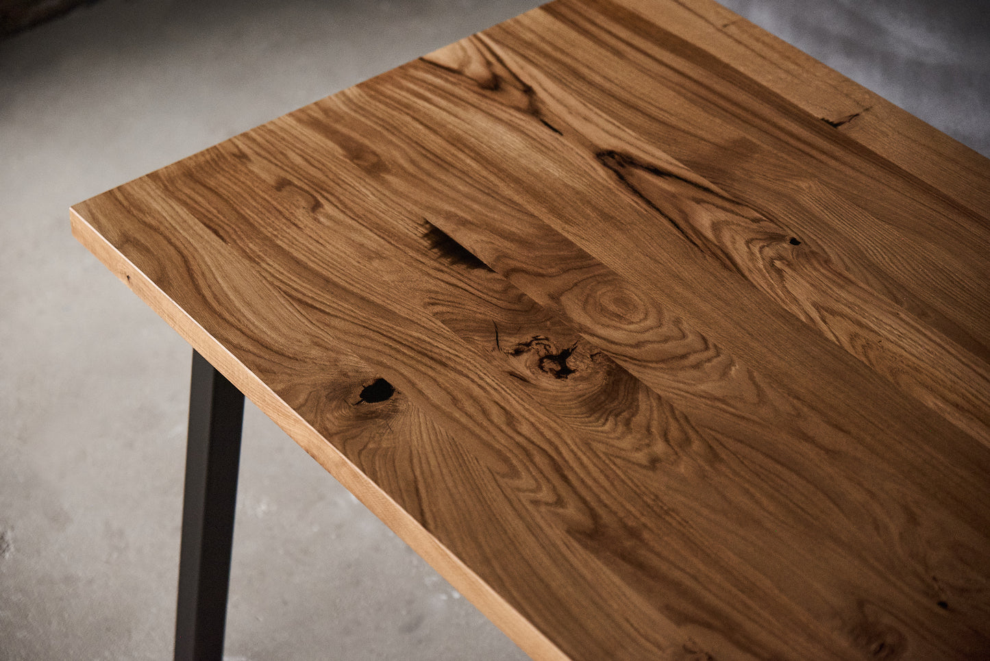 Ąžuolinis valgomojo stalas „Linea“