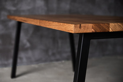 Ąžuolinis valgomojo stalas „Linea“