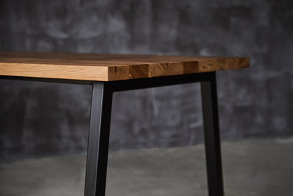 Ąžuolinis valgomojo stalas „Linea“