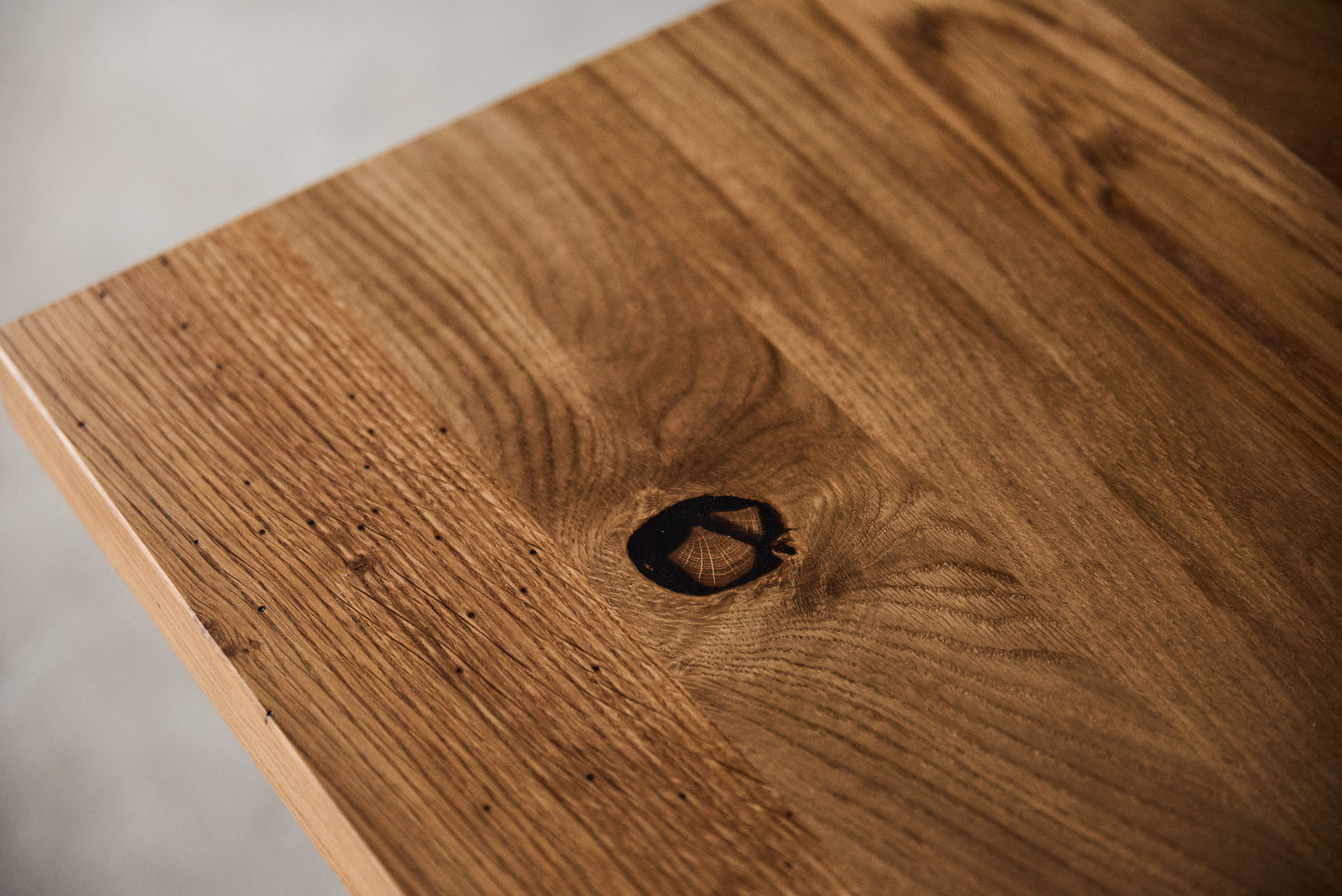 Ąžuolinis valgomojo stalas „Linea“
