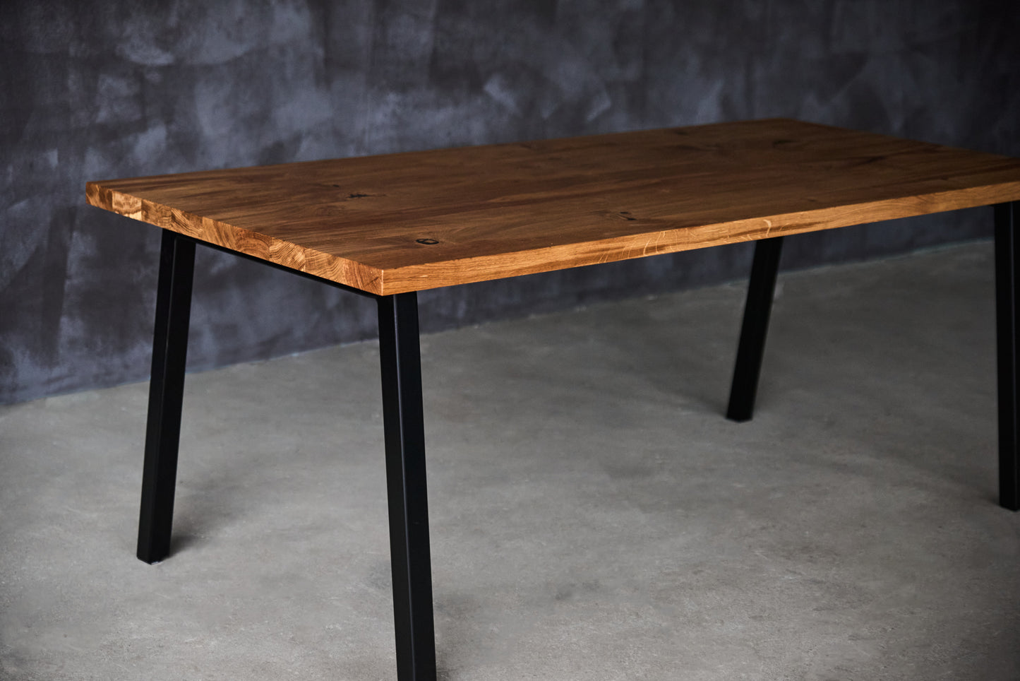 Ąžuolinis valgomojo stalas „Linea“