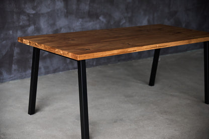 Ąžuolinis valgomojo stalas „Linea“