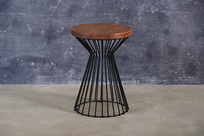 Metalo ir ąžuolo šoninis staliukas „Spin“