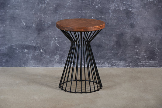 Metalo ir ąžuolo šoninis staliukas „Spin“