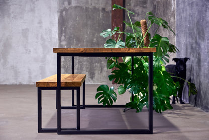 Ąžuolinis valgomojo stalas su suolu – „RAW Line“