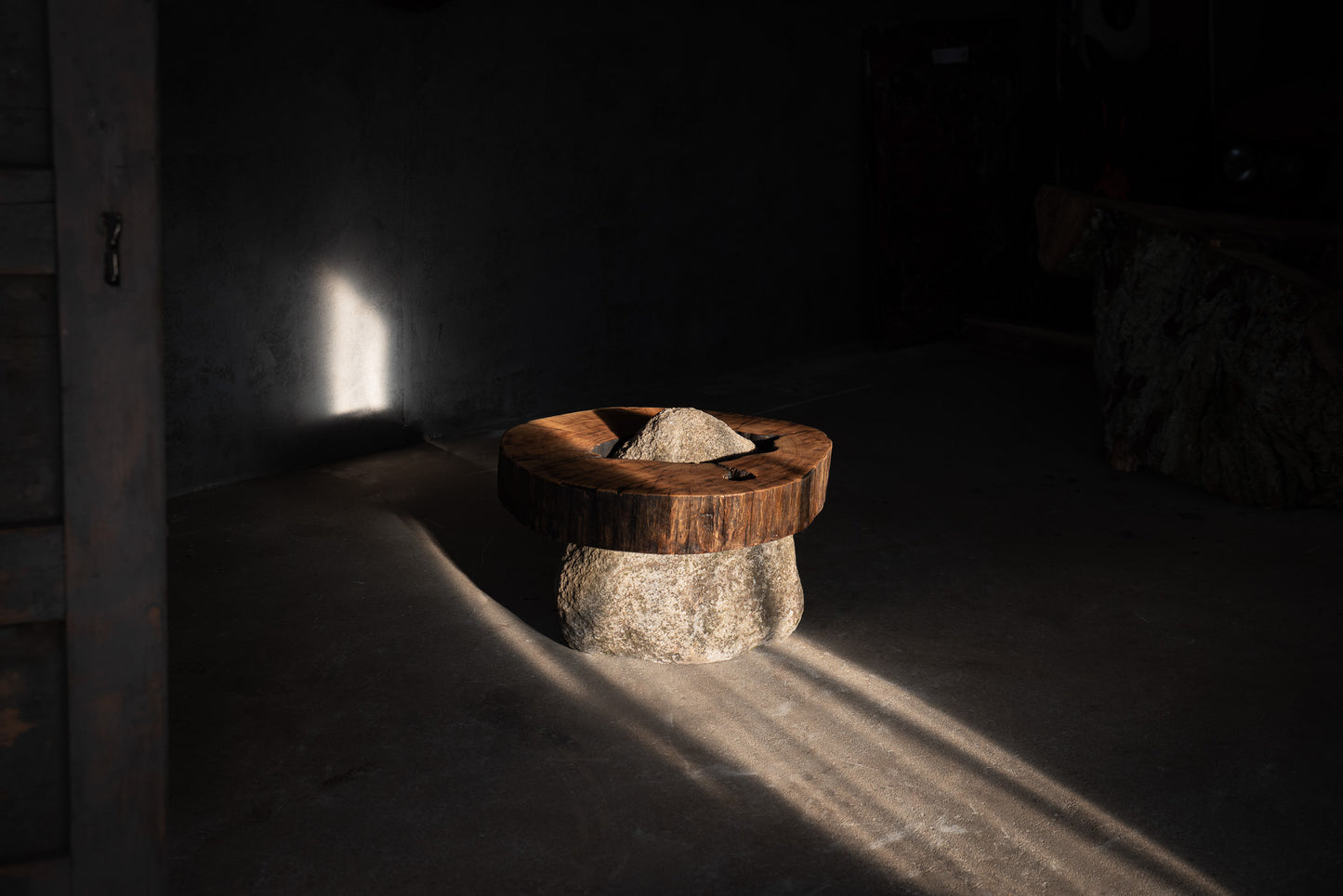 Wabi-Sabi kavos stalas „Monument“