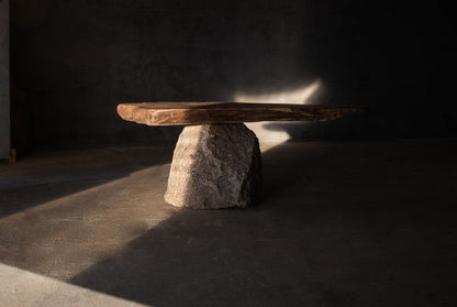 Wabi-Sabi kavos staliukas „MONOLITH“