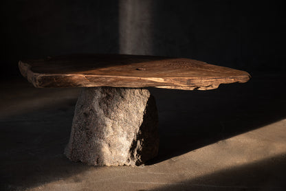 Wabi-Sabi kavos staliukas „MONOLITH“
