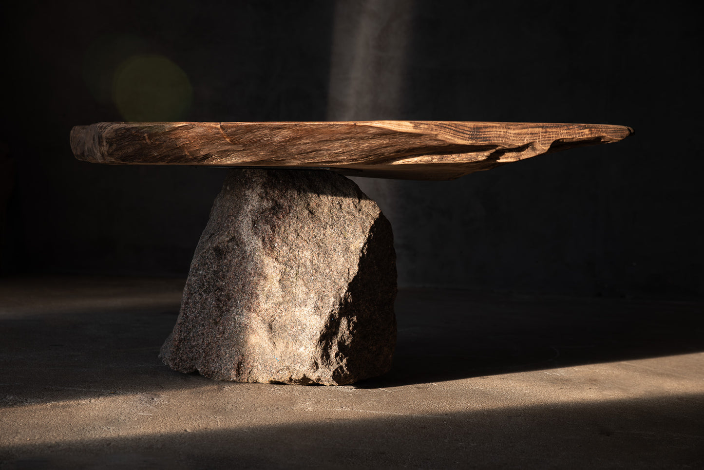 Wabi-Sabi kavos staliukas „MONOLITH“