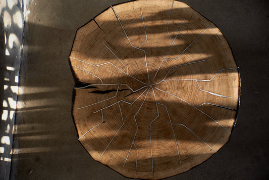 Ąžuolinis staliukas „Įtrūkis“